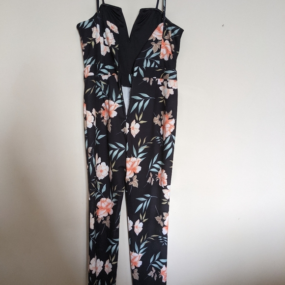 Black flower jumpsuit - Picture 2 of 3